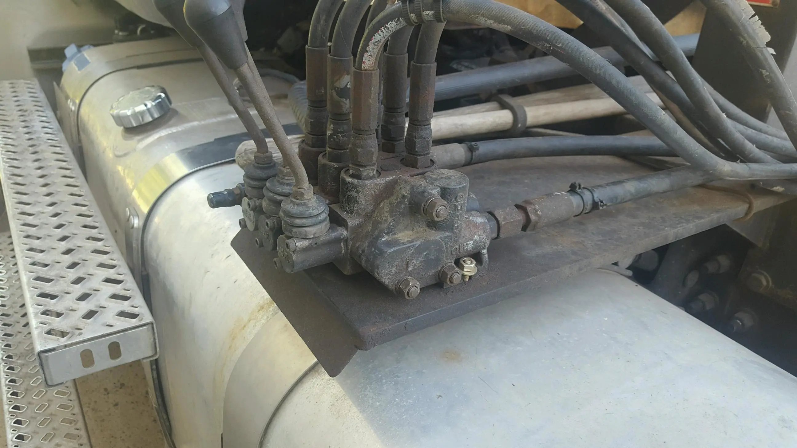 3 Spool Cover Control Valve